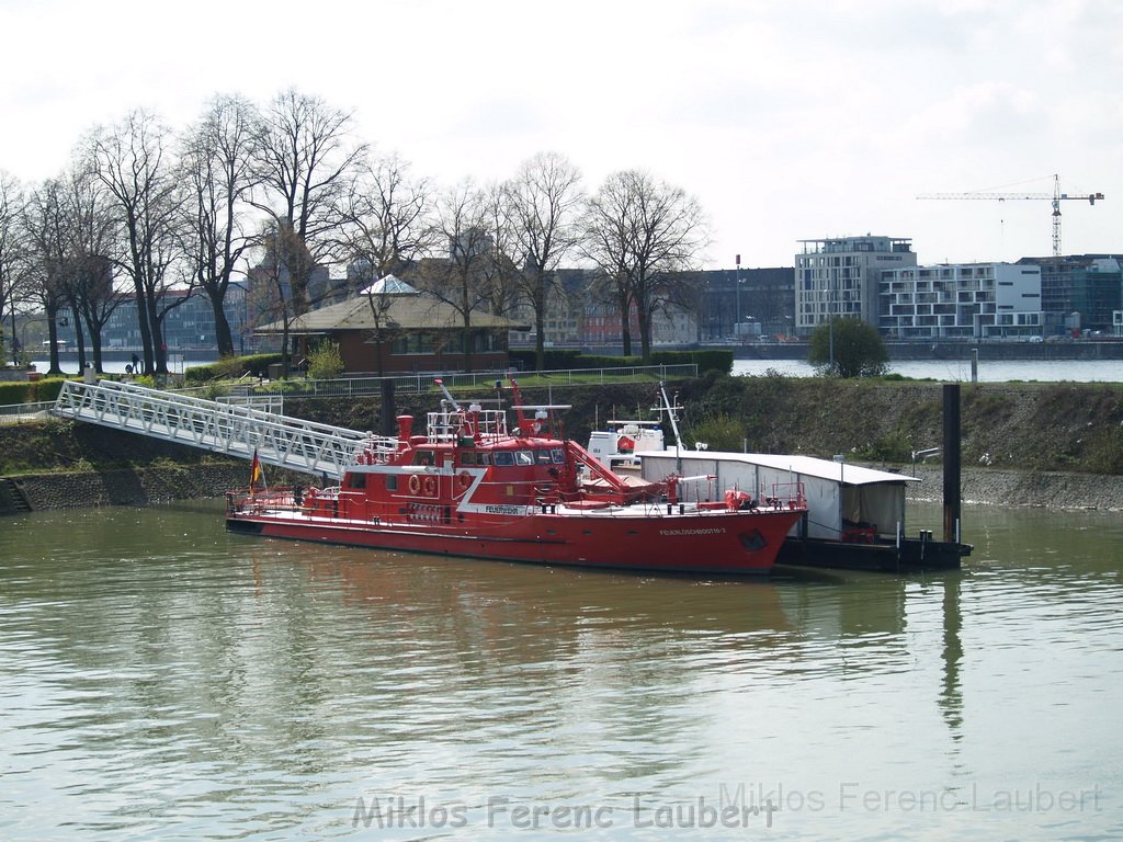 Feuerloeschboot 10-2      P194.JPG